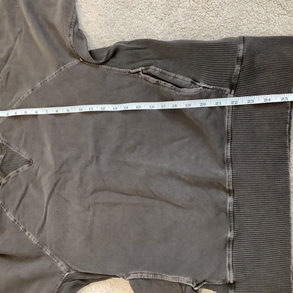 Distressed crew neck - Picture 6 of 8